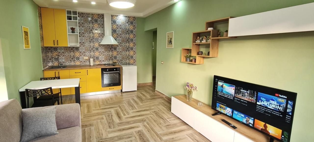 2V1 - Sheshi Willson Apartment Tirana Bagian luar foto